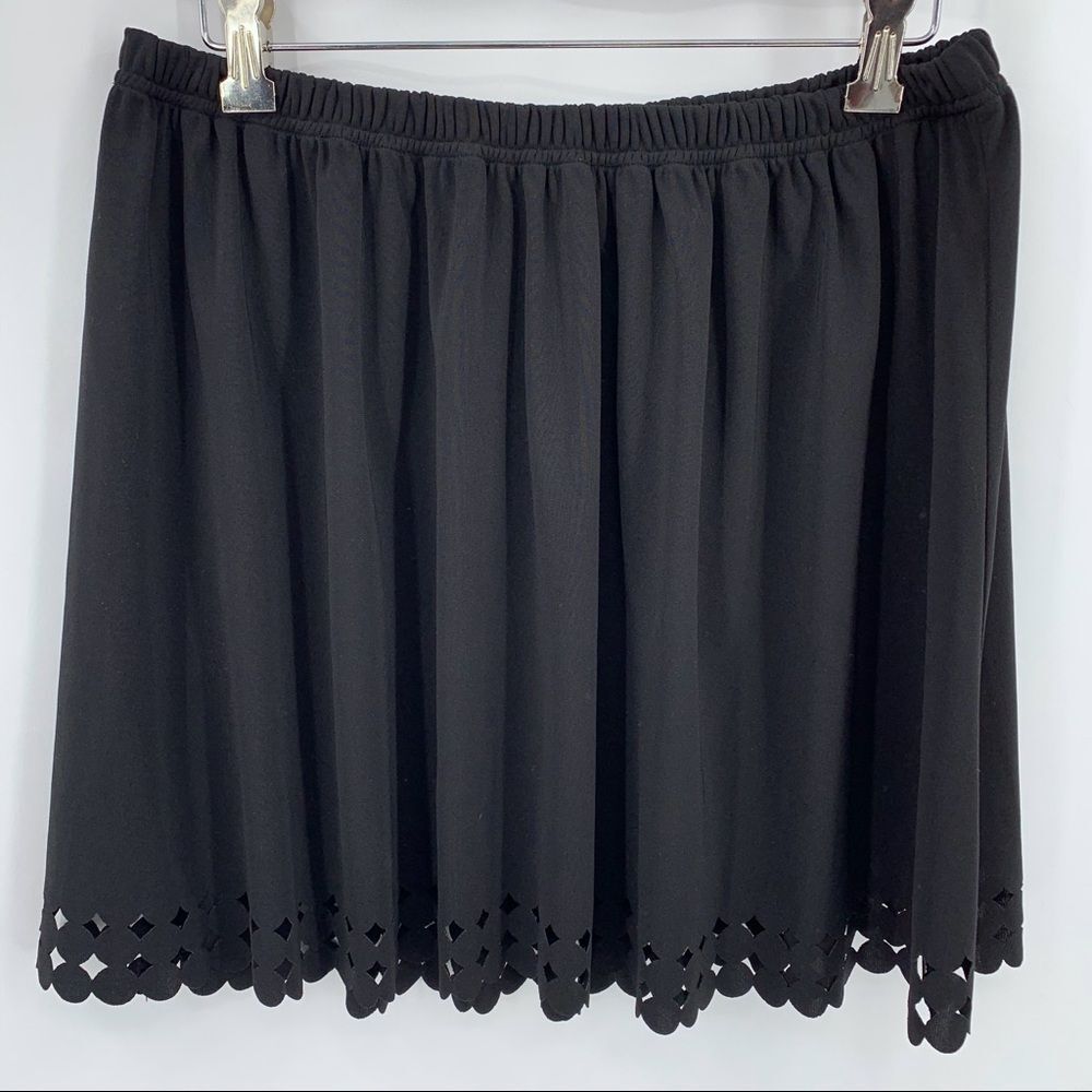 Susana Monaco black‎ skirt laser cutout border M